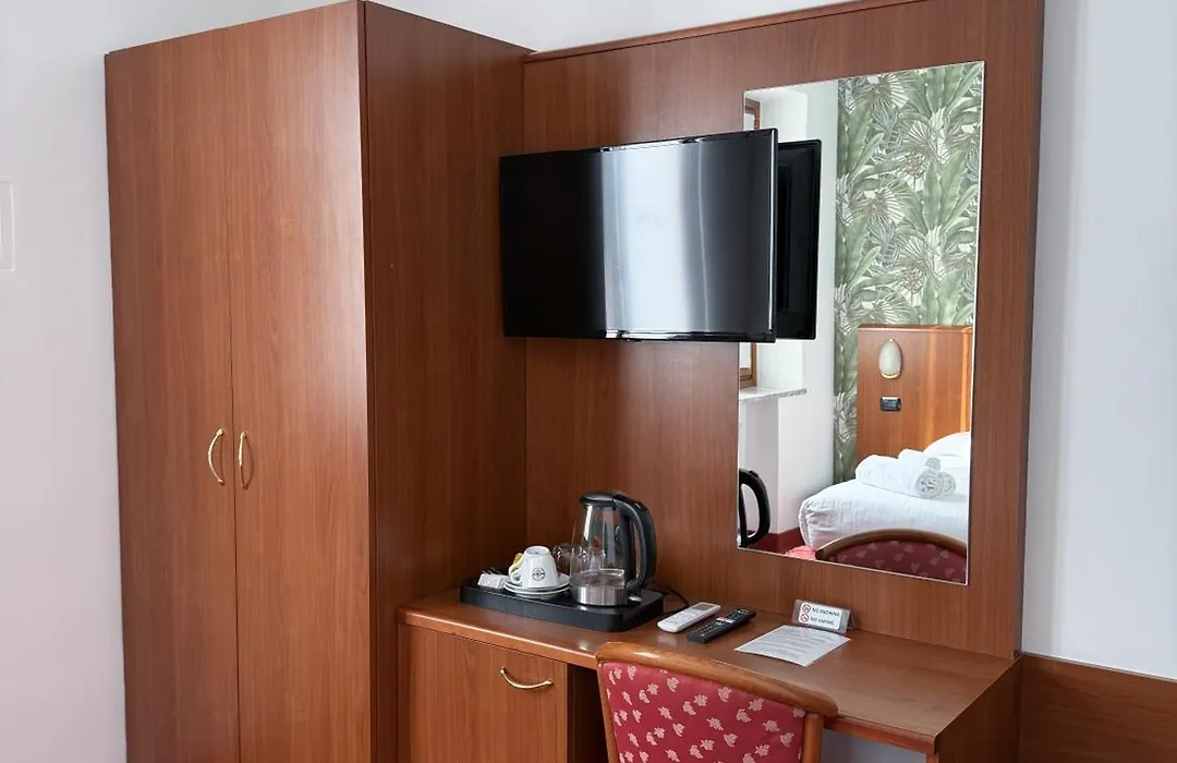 Fell Hotel-1