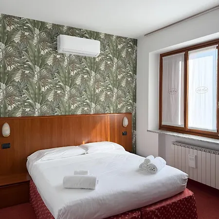 Fell Hotel-2